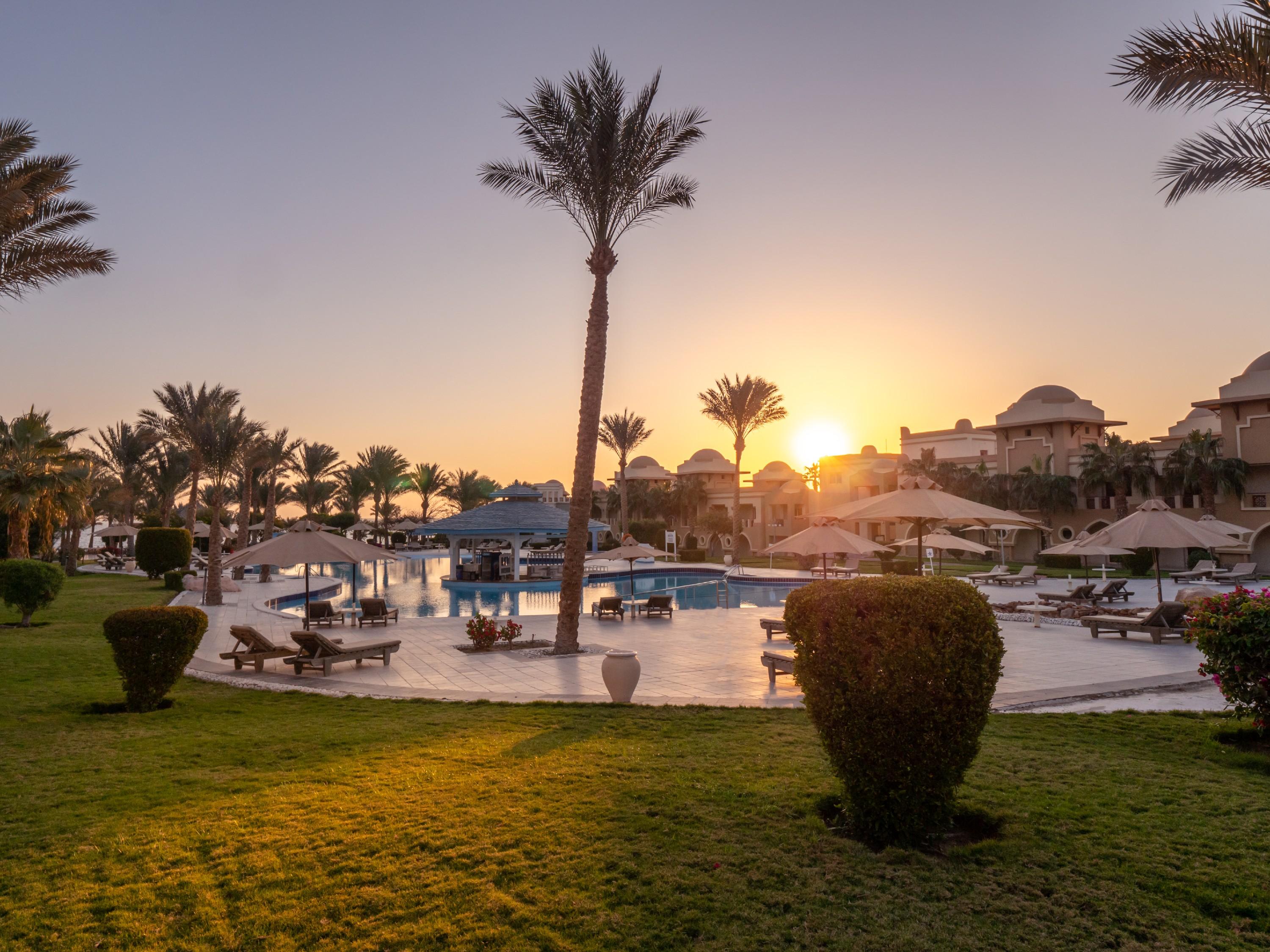 Serenity Alpha Beach - Ex Serenity Makadi Beach Luaran gambar Sunset at the Hilton Sharm El Sheikh