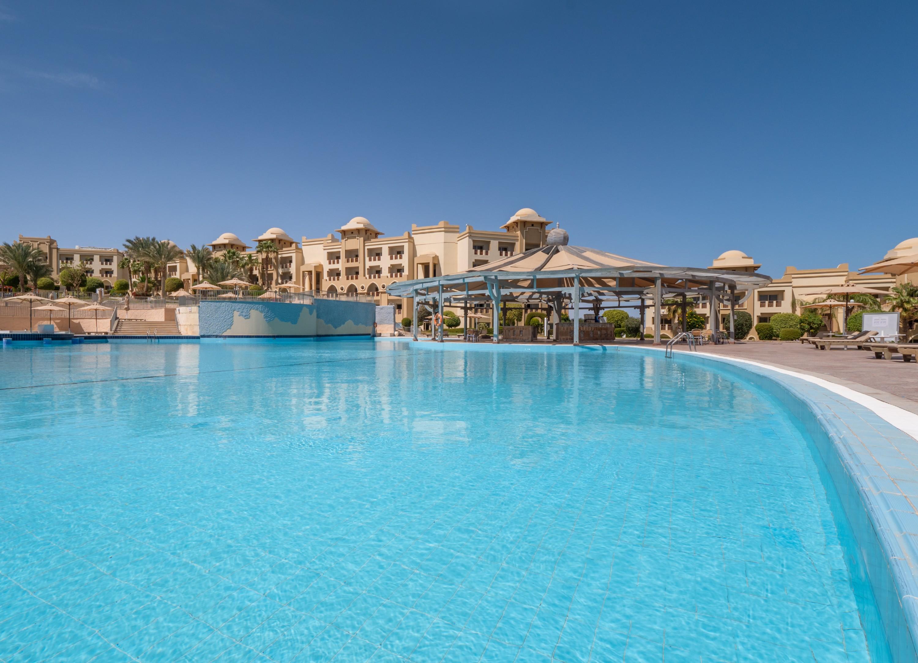 Serenity Alpha Beach - Ex Serenity Makadi Beach Luaran gambar The swimming pool at the Hilton Sharm El Sheikh